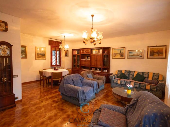 Casa con 6 locali in vendita in Via Montello, Centro, Montebelluna