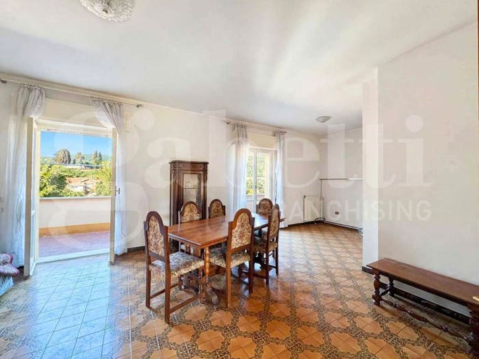 Casa con 6 locali in vendita in Via Togliatti snc, Orte Scalo, Orte