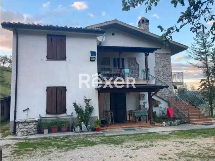 Casa con 6 locali in vendita in Via Santa Maria Del Poggio, Arsita