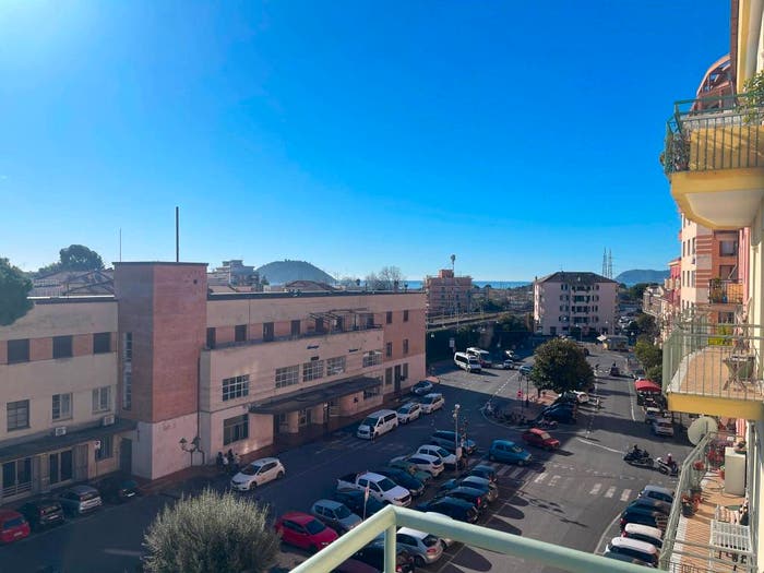 Appartamento trilocale in vendita in Piazza Giacomo Matteotti, Centro, Albenga
