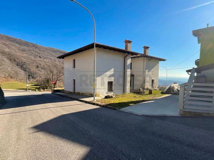 Casa quadrilocale in vendita in Frazione Masarolis, Masarolis, Torreano