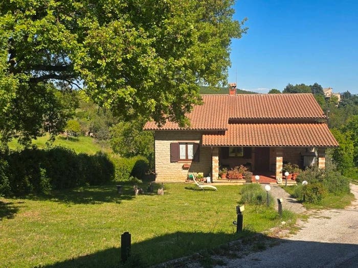 Casa con 6 locali in vendita in Piazza Sant'Antonio, Baschi