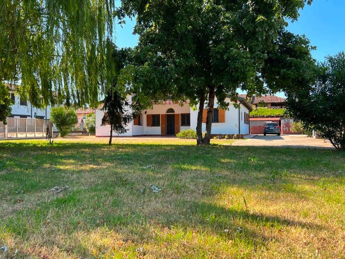 Casa quadrilocale in vendita in Frazione Cascina Bianca, Cascina Bianca, Torrevecchia Pia