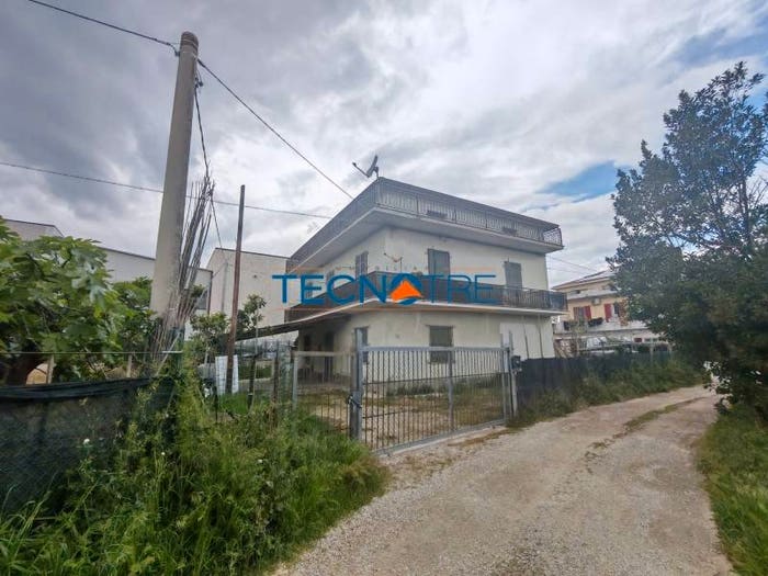 Casa con 6 locali in vendita in Via dei Castani, Centro, Martinsicuro