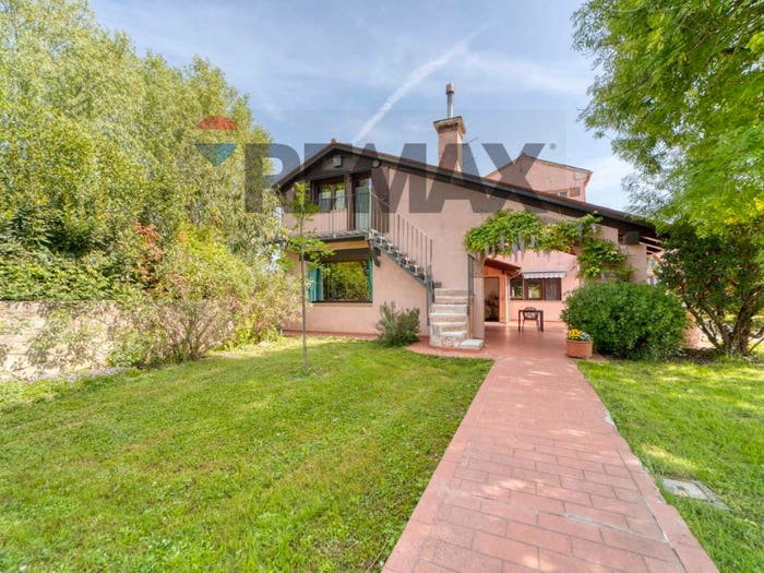 Casa con 6 locali in vendita in via Carbonare, Montegalda