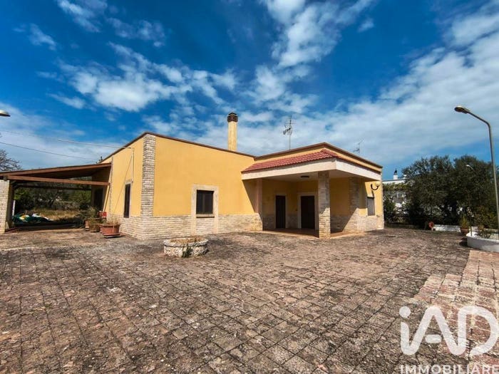 Casa con 6 locali in vendita in Strada Comunale Pozzo Priore, Putignano