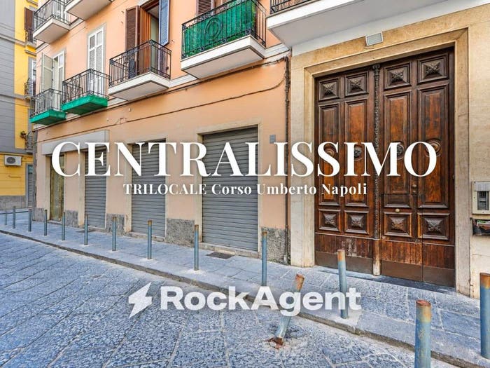 Appartamento trilocale in vendita in Piazza San Maria la Scala, Mercato, Napoli