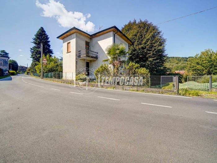 Casa quadrilocale in vendita in Via Giuseppe Garibaldi, Centro, Azzate
