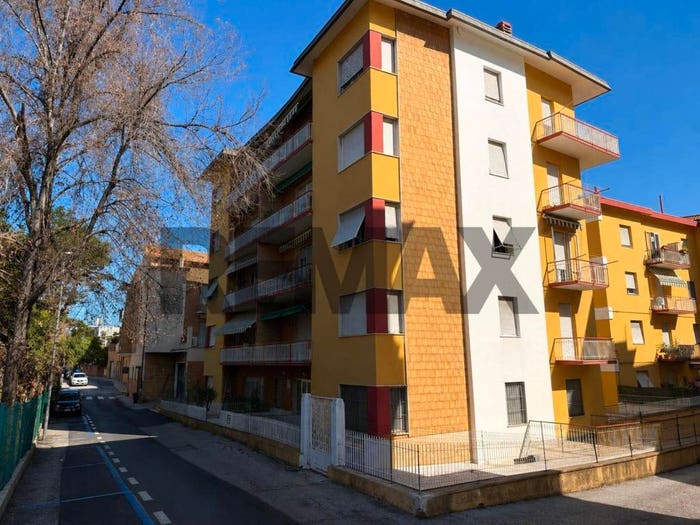Appartamento quadrilocale in vendita in Via Ragusa, Piano, Ancona