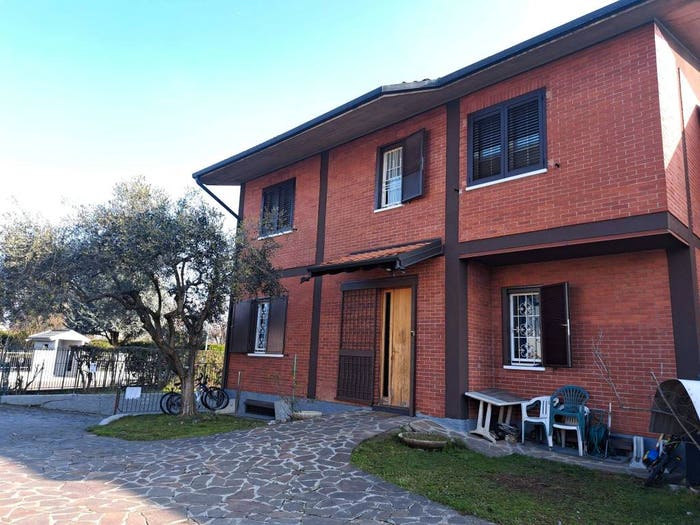 Casa con 6 locali in vendita in Via Giovanni Pascoli, Centro, Ghisalba