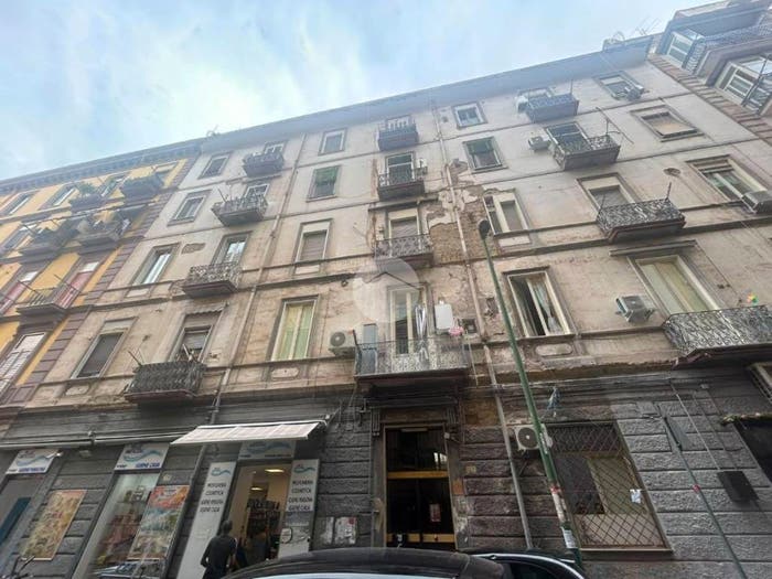 Appartamento trilocale in vendita in Via Marco Aurelio Severino, San Carlo All'Arena, Napoli