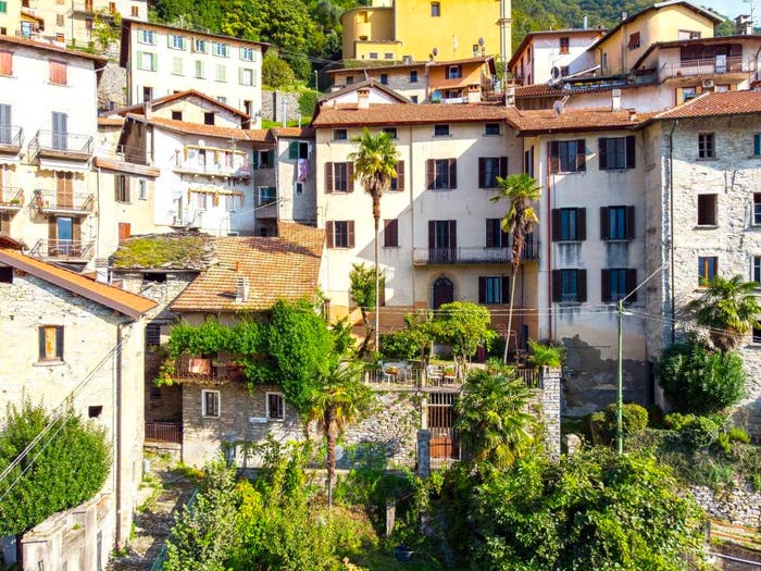 Casa con 6 locali in vendita in Via Canzaga, Pognana Lario