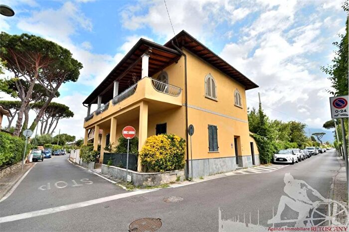 Casa con 5 locali in vendita in Forte Dei Marmi