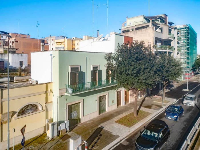 Casa con 6 locali in vendita in Viale G Leopardi, Ariosto, Lecce