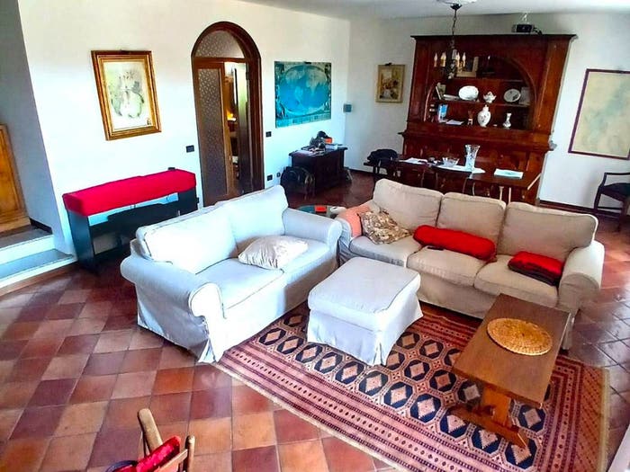 Casa con 6 locali in vendita in Via Novara, Taino