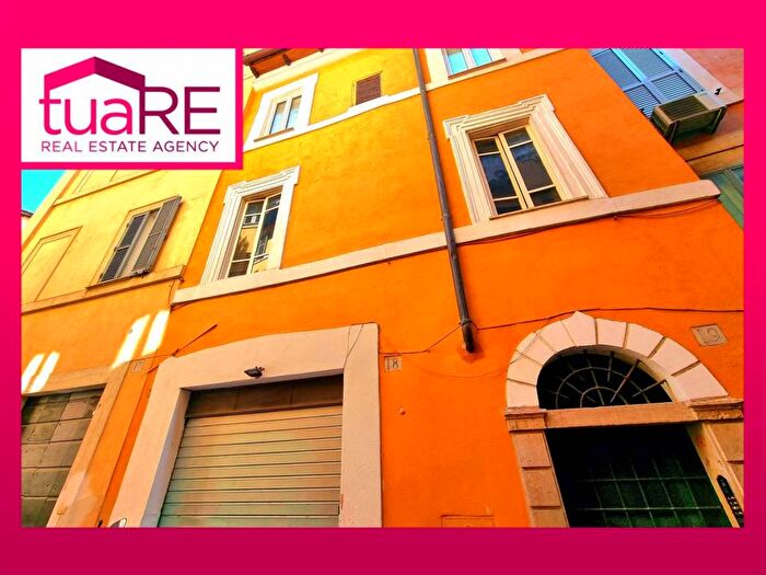 Appartamento bilocale in vendita in Via Del Teatro Pace, Piazza Navona, Roma