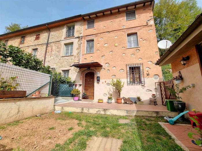 Casa con 6 locali in vendita in Camaiore Paese, Camaiore