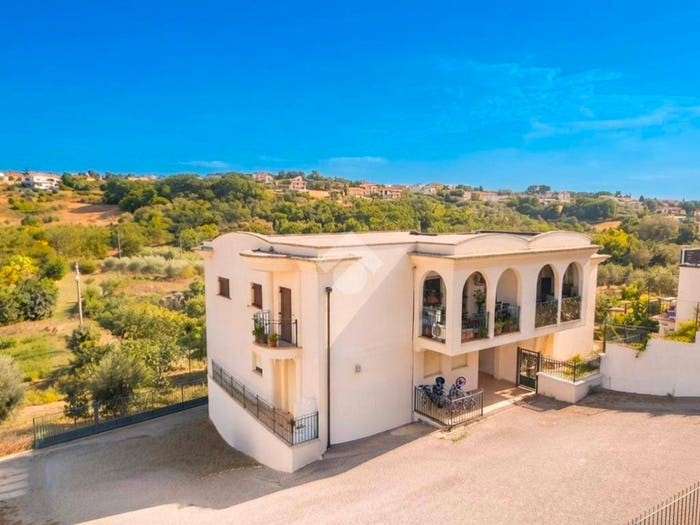 Appartamento trilocale in vendita in Str Colle Carullo, Tirino, Pescara