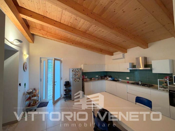 Casa con 6 locali in vendita in Via Difesa, Agropoli