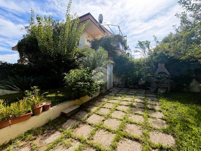 Appartamento bilocale in vendita in Viale dei Gerani, Villaggio Giornalisti Poggio, Anzio