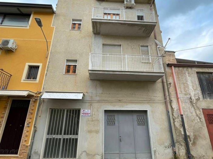 Casa con 6 locali in vendita in Campobello di Licata