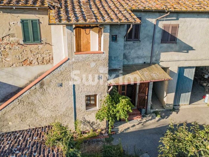 Casa con 6 locali in vendita in Bucine