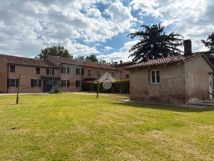 Casa con 6 locali in vendita in Via Comacchio, Cona, Ferrara
