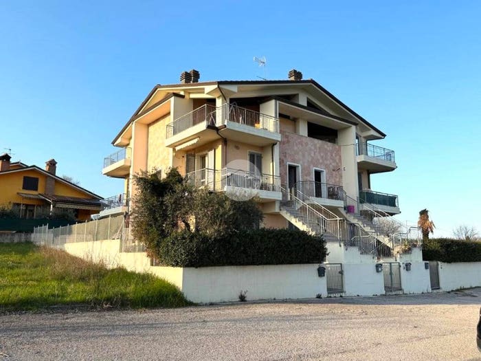 Appartamento trilocale in vendita in Via Giacomo Leopardi, Tavernelle, Colli al Metauro