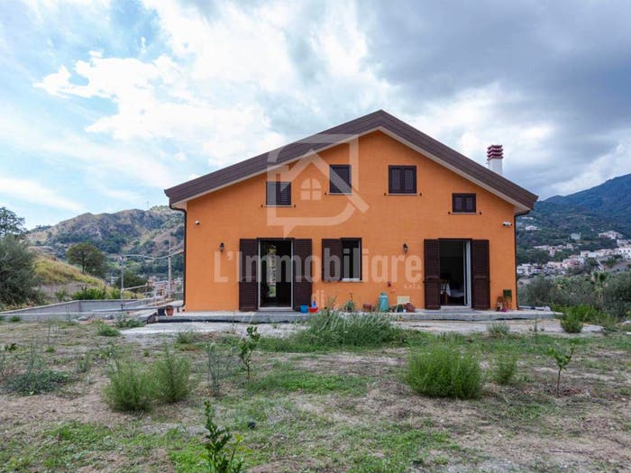 Casa con 6 locali in vendita in Contrada Ortera in Santa Margherita, Santa Margherita Santo Stefano, Messina