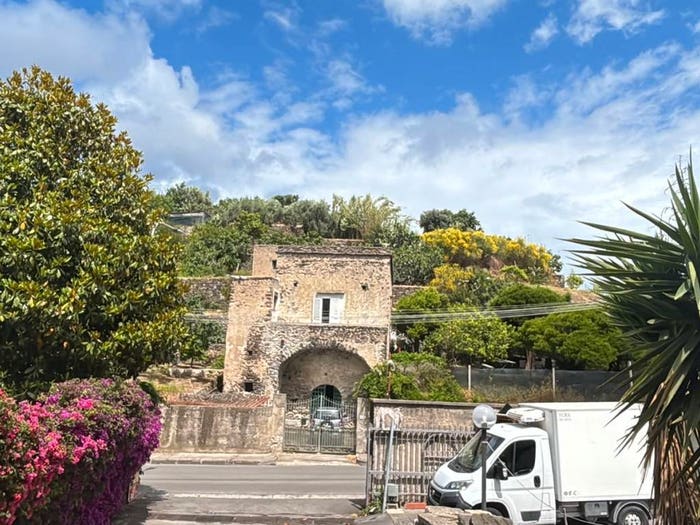 Casa quadrilocale in vendita in Via Montetignuso, Centro, Ischia