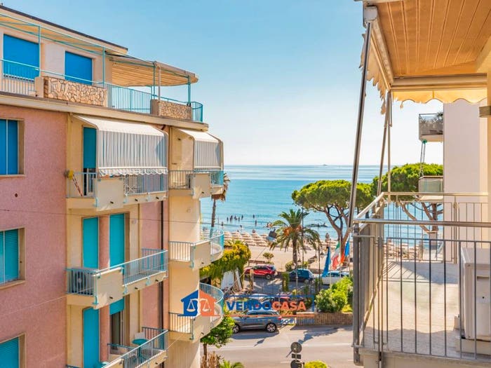 Appartamento trilocale in vendita in Via Amerigo Vespucci, Fenarina Via Neghelli Collina di Ponente, Alassio