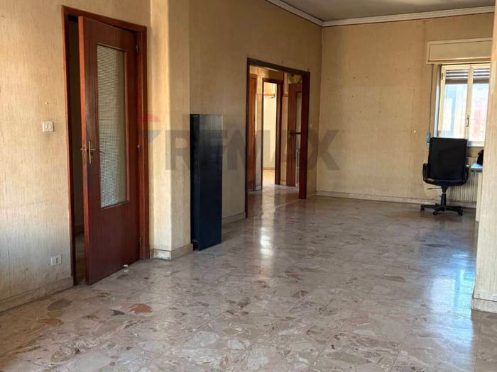 Appartamento con 6 locali in vendita in VIA LIBERTA, Paternò