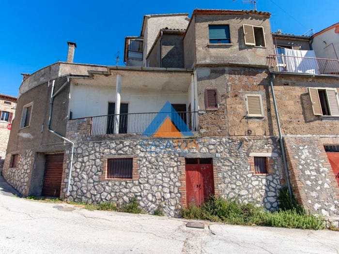 Casa quadrilocale in vendita in Via Maggio, Centro, Alviano