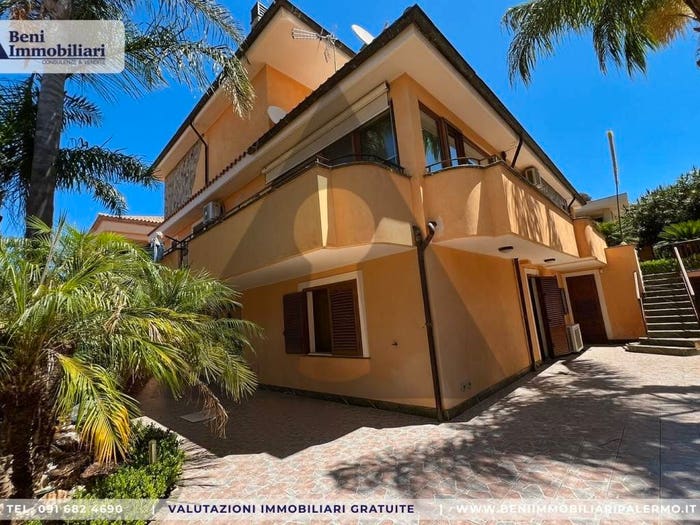 Casa con 6 locali in vendita in Via Antonio Montinaro, Centro, Bagheria