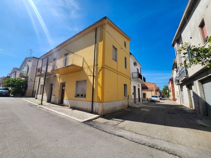 Casa trilocale in vendita in Via Giuseppe Garibaldi, Ururi