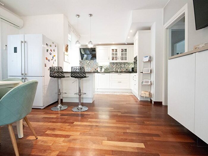 Casa con 5 locali in vendita in Via La Rocca, Centro, Montelabbate