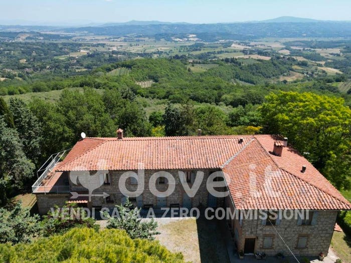 Casa con 6 locali in vendita in Strada da Cetona alle Piazze, Cetona