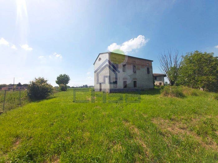 Casa con 6 locali in vendita in VIA DELLE VILLE, Guastalla
