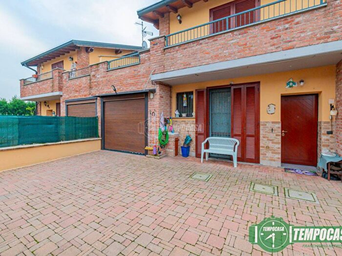 Casa quadrilocale in vendita in Largo Rosario Livatino Calvenzano, Caselle Lurani