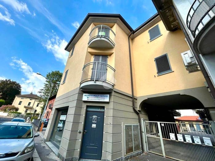 Appartamento trilocale in vendita in Via Giulio Carcano, Semicentro, Cantù