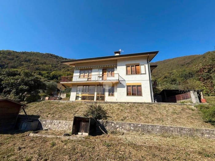 Casa con 6 locali in vendita in Via dell'Artigliere, Centro, Follina