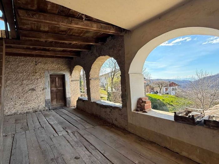 Casa con 6 locali in vendita in Via del Castello, Valchiusa
