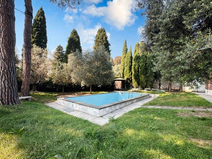 Casa con 6 locali in vendita in Via Luigi Cagnola, Centro, Inverigo