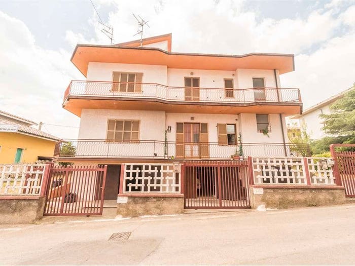 Appartamento con 6 locali in vendita in CONTRADA MADONNA DELLE GRAZIE, Centro, Loreto Aprutino