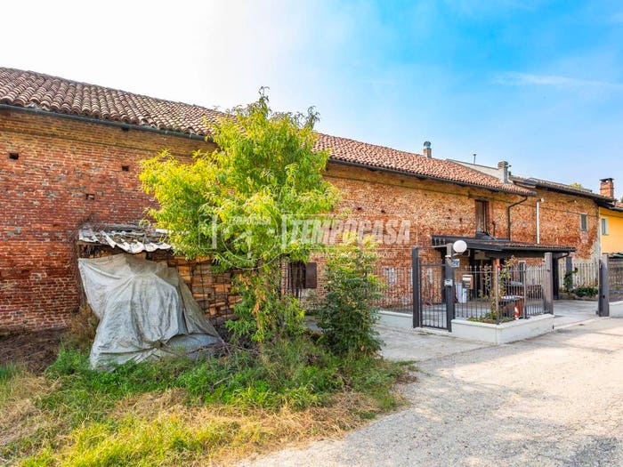 Appartamento quadrilocale in vendita in Via Castelguelfo, Zona Periferica, Chieri