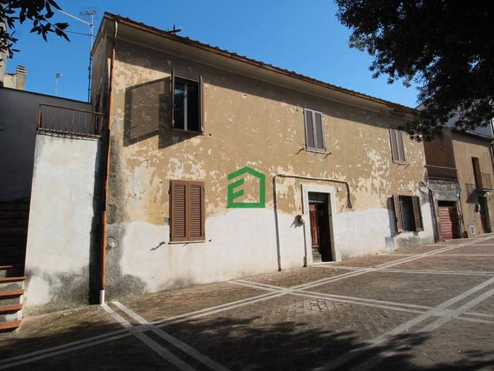Appartamento con 6 locali in vendita in Piazza della Rocca, Attigliano