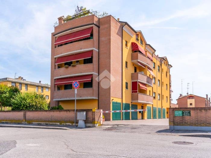Appartamento quadrilocale in vendita in Via Pitteri, Ippodromo, Ferrara
