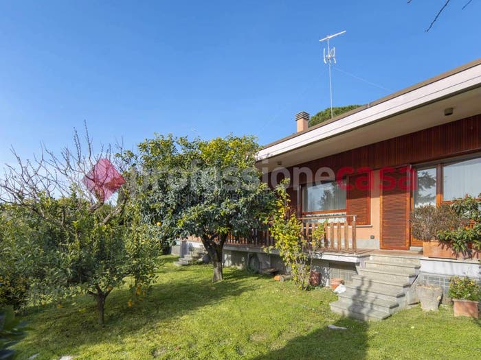 Casa con 6 locali in vendita in Via della Nocetta, Pisana Bravetta, Roma