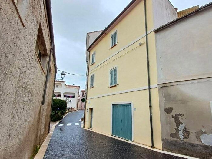 Casa con 6 locali in vendita in Piazza Anchita e Brundano, Sedini