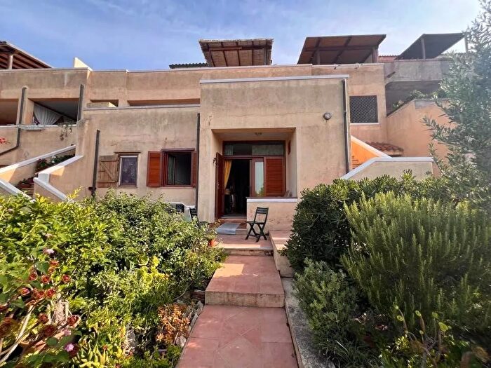 Appartamento trilocale in vendita in Via Amundsen, Santa Teresa Gallura